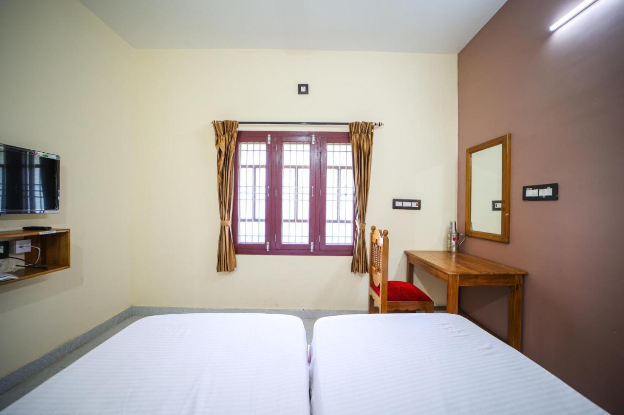 The Pothigai Palace Hotel กุตตาลัม ภายนอก รูปภาพ
