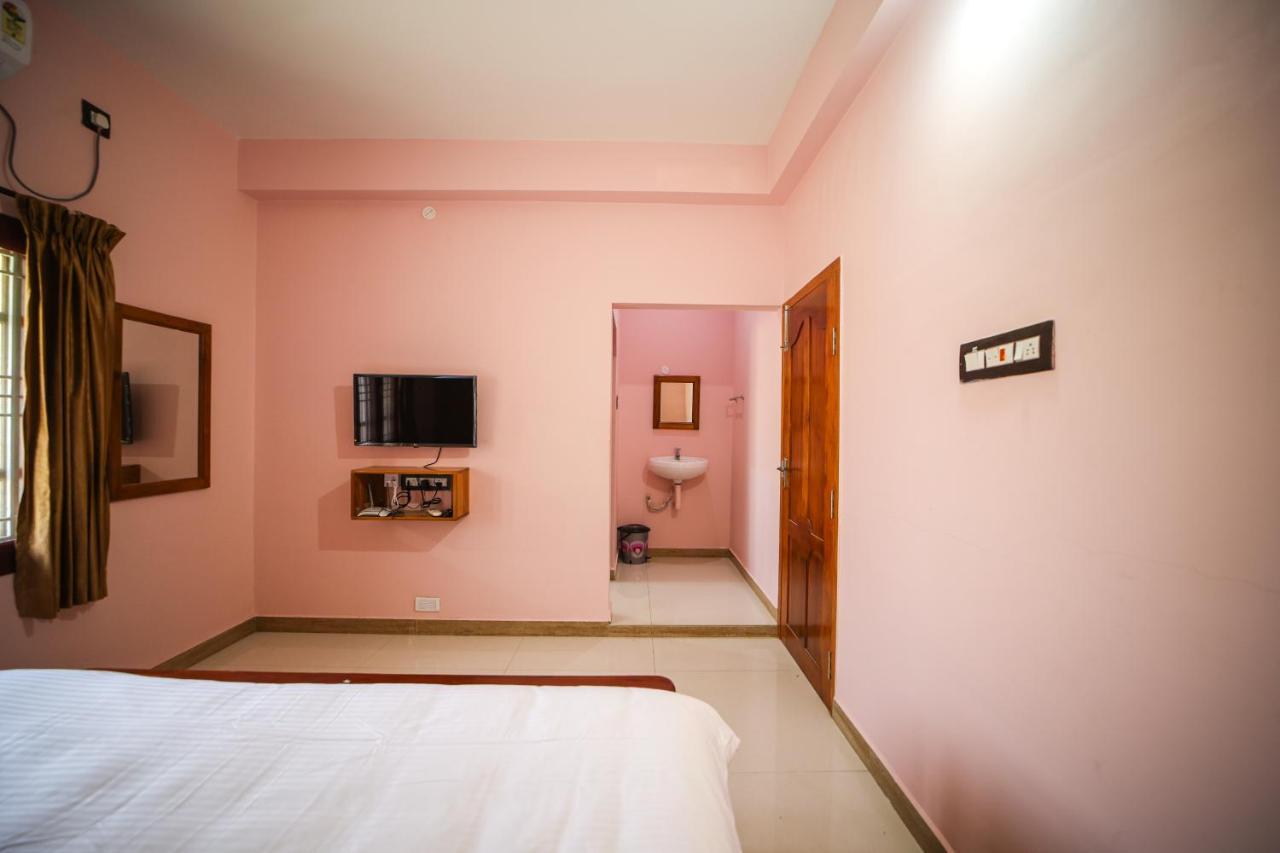 The Pothigai Palace Hotel กุตตาลัม ภายนอก รูปภาพ